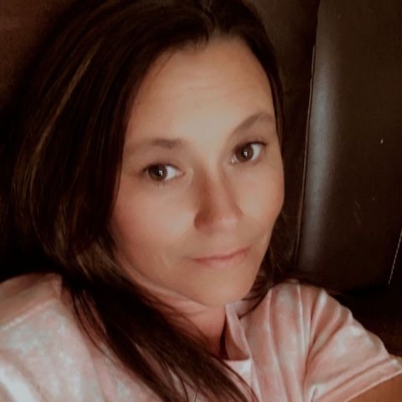 Meet your Posher, Jennifer - Picture 1 of 1